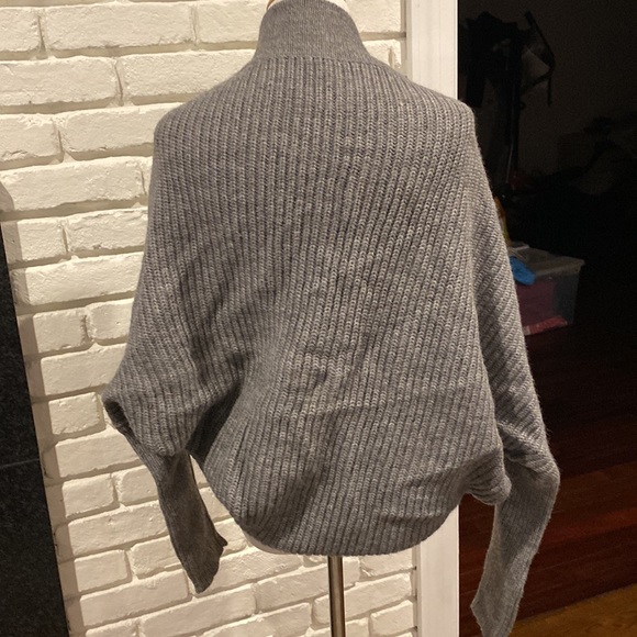 Grey “shrug” sweater from Club Monaco. Size XS. - Picture 2 of 5